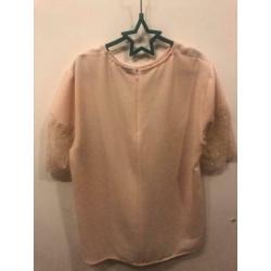 Lichtroze t-shirt met kant