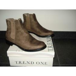 Taupe enkel laarsje trend one. Maat 37. Nooit gedragen