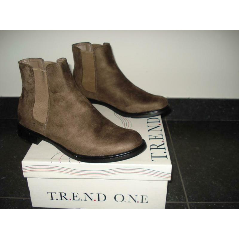 Taupe enkel laarsje trend one. Maat 37. Nooit gedragen