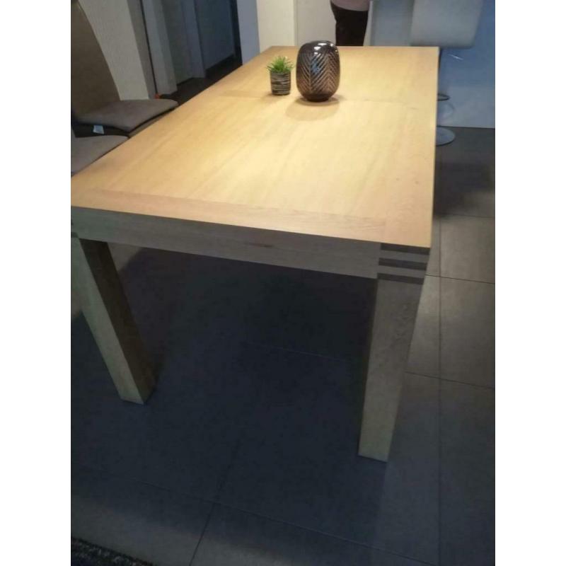 Eetkamer met salontafel