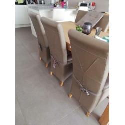 Eetkamer met salontafel