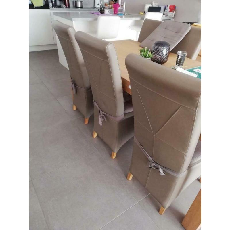 Eetkamer met salontafel