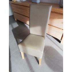 Eetkamer met salontafel