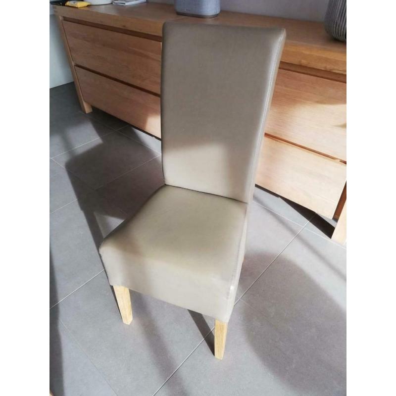 Eetkamer met salontafel