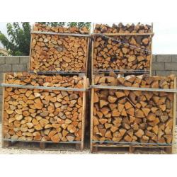 Bois de chauffage sec et dur livrer sur palettes en bois
