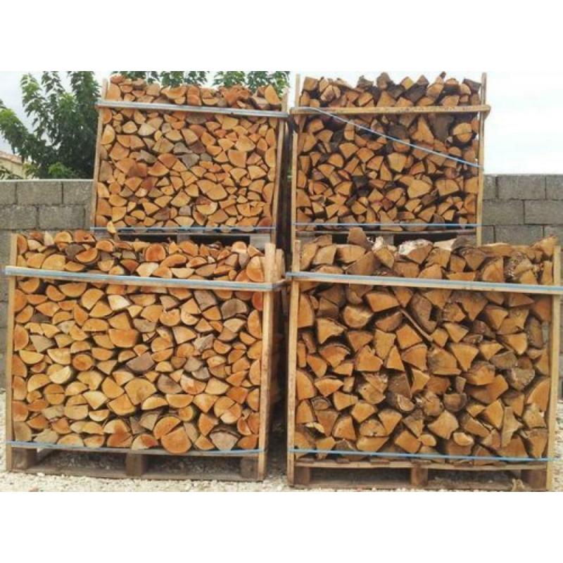 Bois de chauffage sec et dur livrer sur palettes en bois