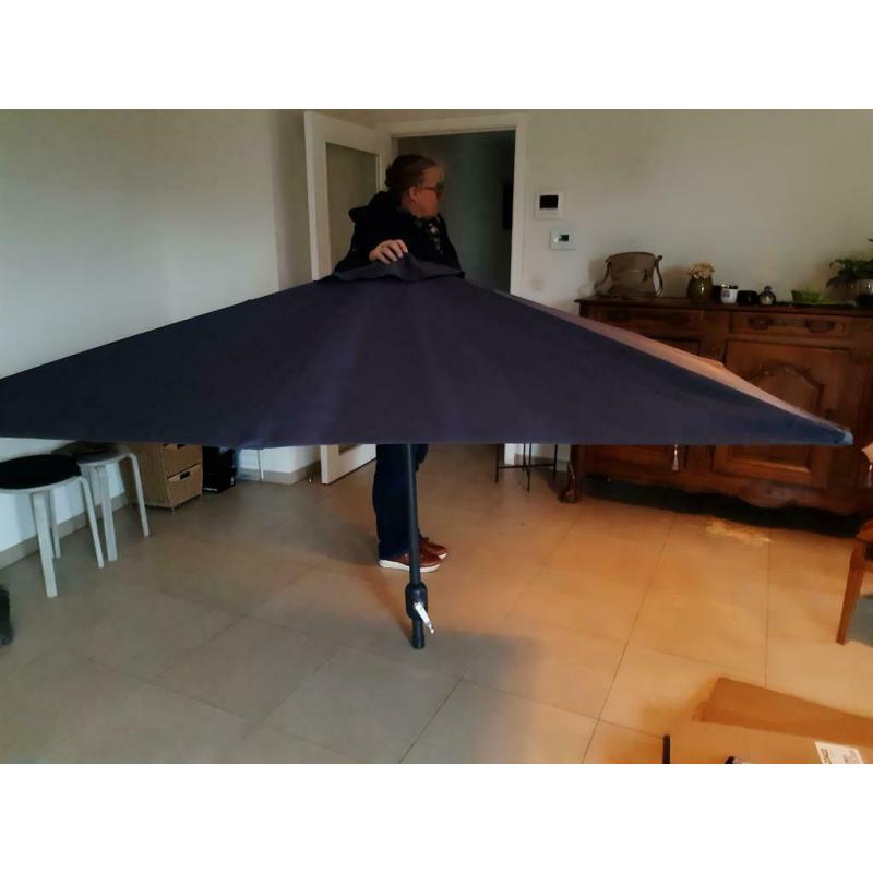 Parasol met voet