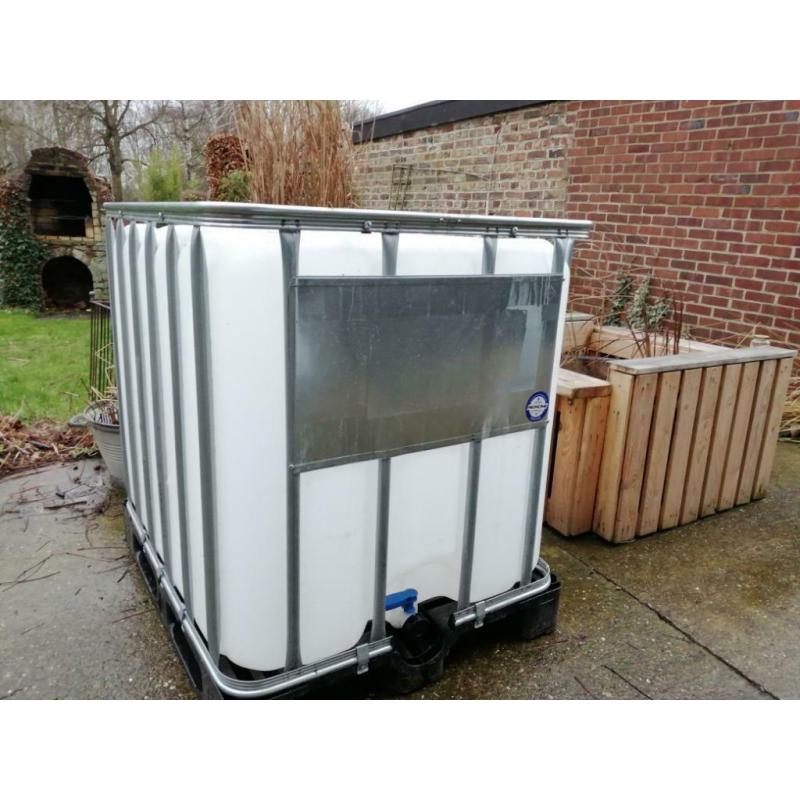 Citerne cubi ibc 1000l sur palette plastique