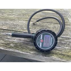 Perslucht Bandenpomp met Spanningsmeter