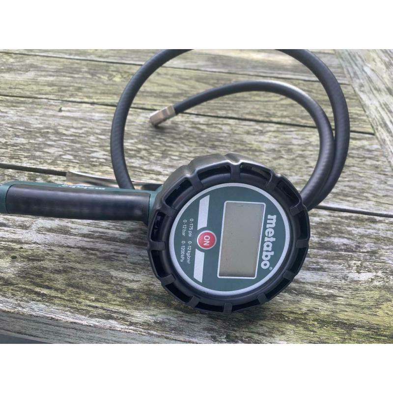 Perslucht Bandenpomp met Spanningsmeter