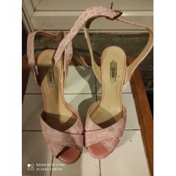 guess pumps