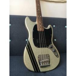 Squier Mustang Bass (Mikey Way signature)