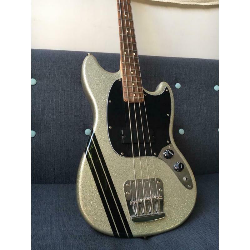 Squier Mustang Bass (Mikey Way signature)