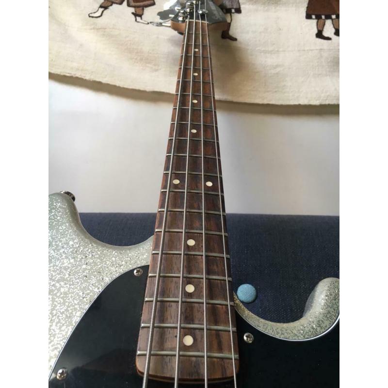 Squier Mustang Bass (Mikey Way signature)